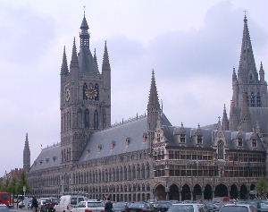 Lakenhallen Ieper vergroten